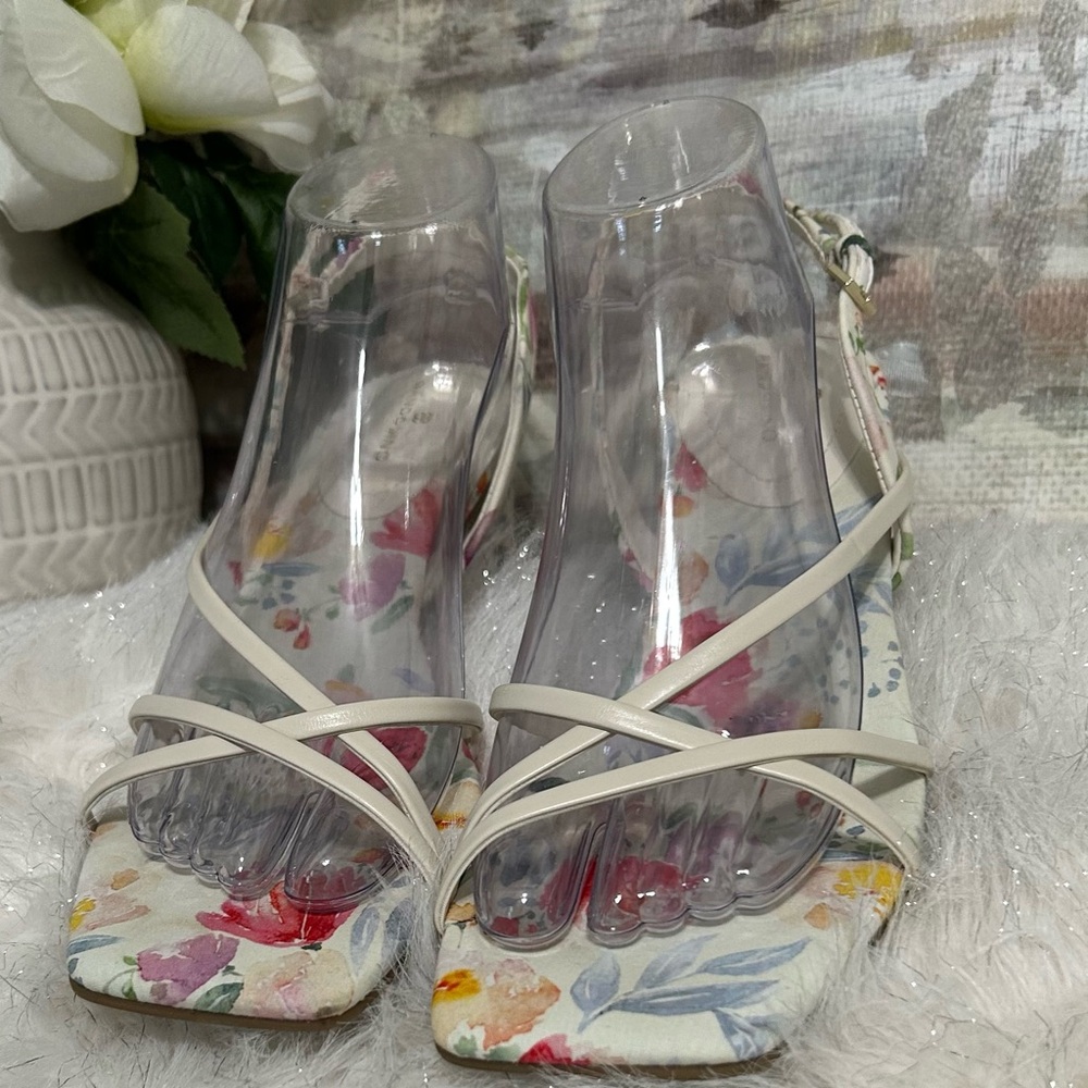 Bandolino White Floral Square-Toe Strappy Sandals